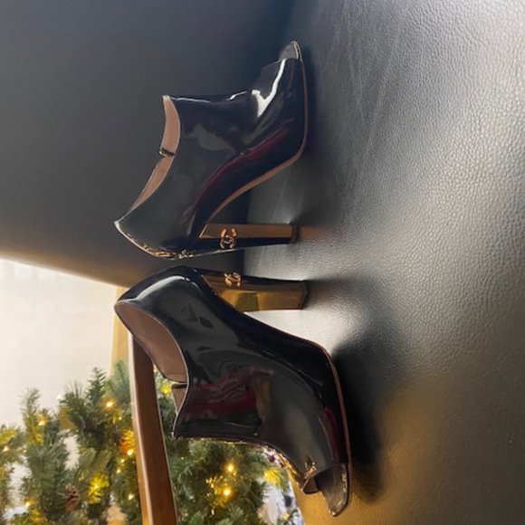 Authentic Chanel Patent Leather 4"--Beautiful shoes!! - Picture 6 of 7